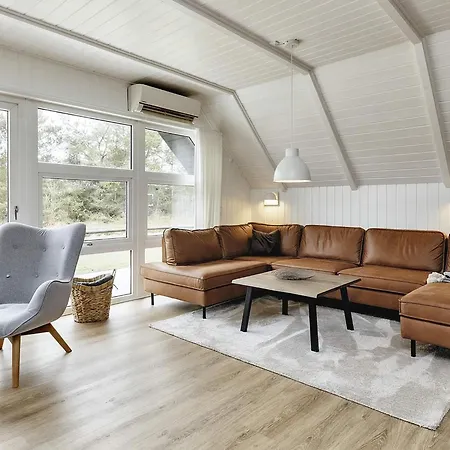 Five-Bedroom Holiday home in Blåvand 8 Feriehus *