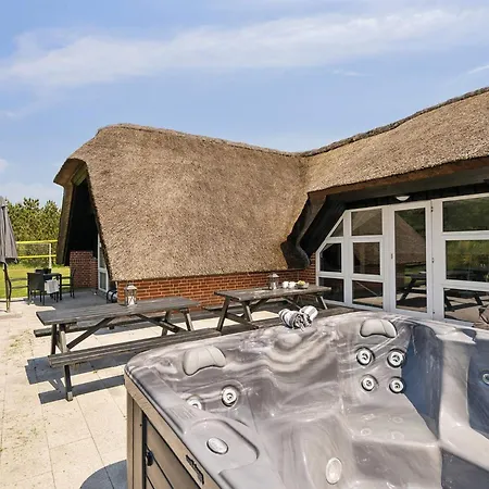 Five-Bedroom Holiday home in Blåvand 8 Feriehus Blåvand