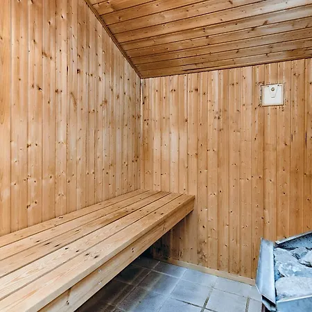 Feriehus Five-Bedroom Holiday home in Blåvand 8